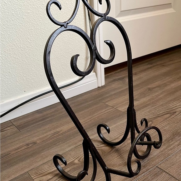 Book/picture stand Metal scroll design - Picture 8 of 10